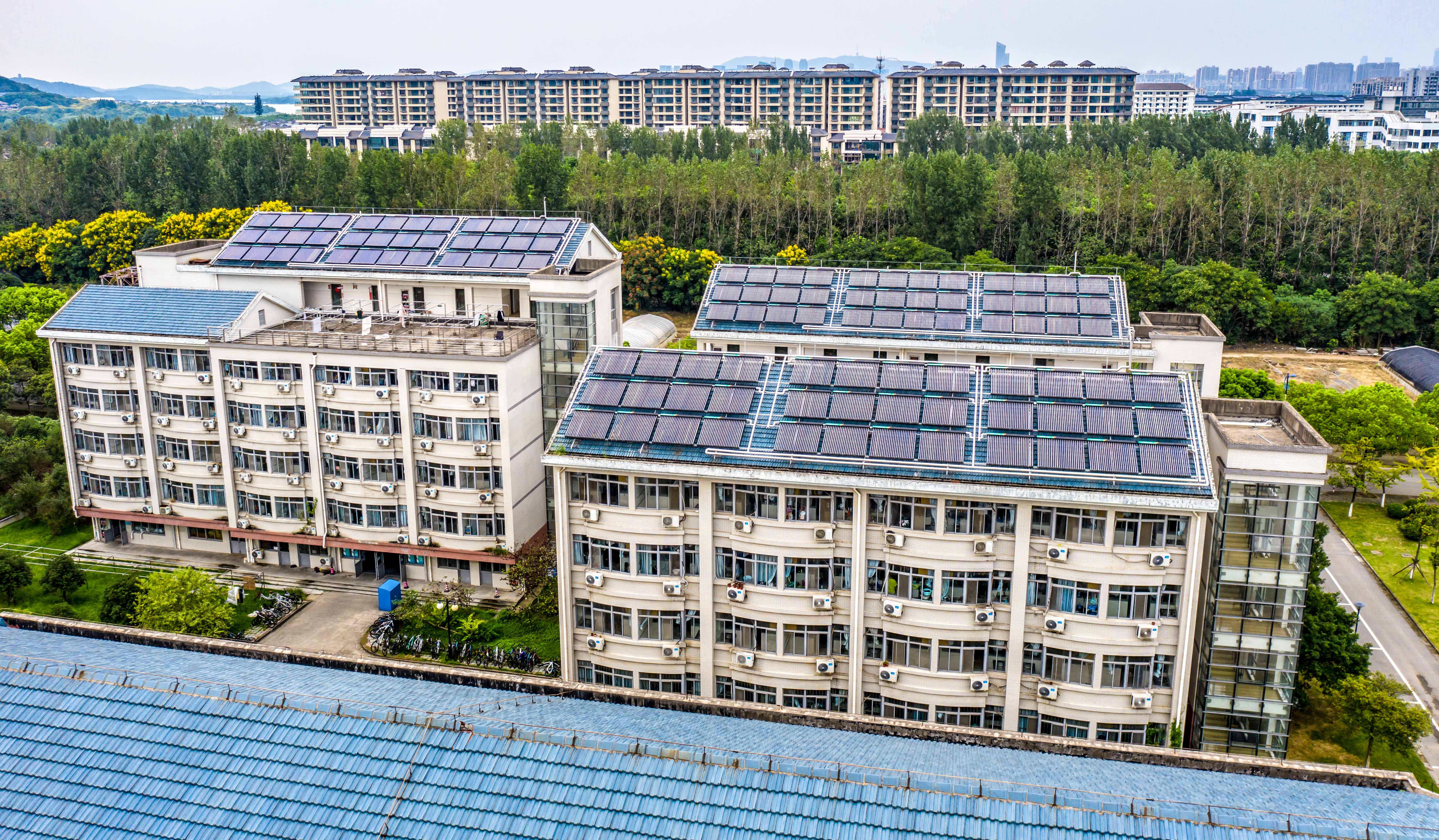 江南大学清洁能源热水项目.jpg