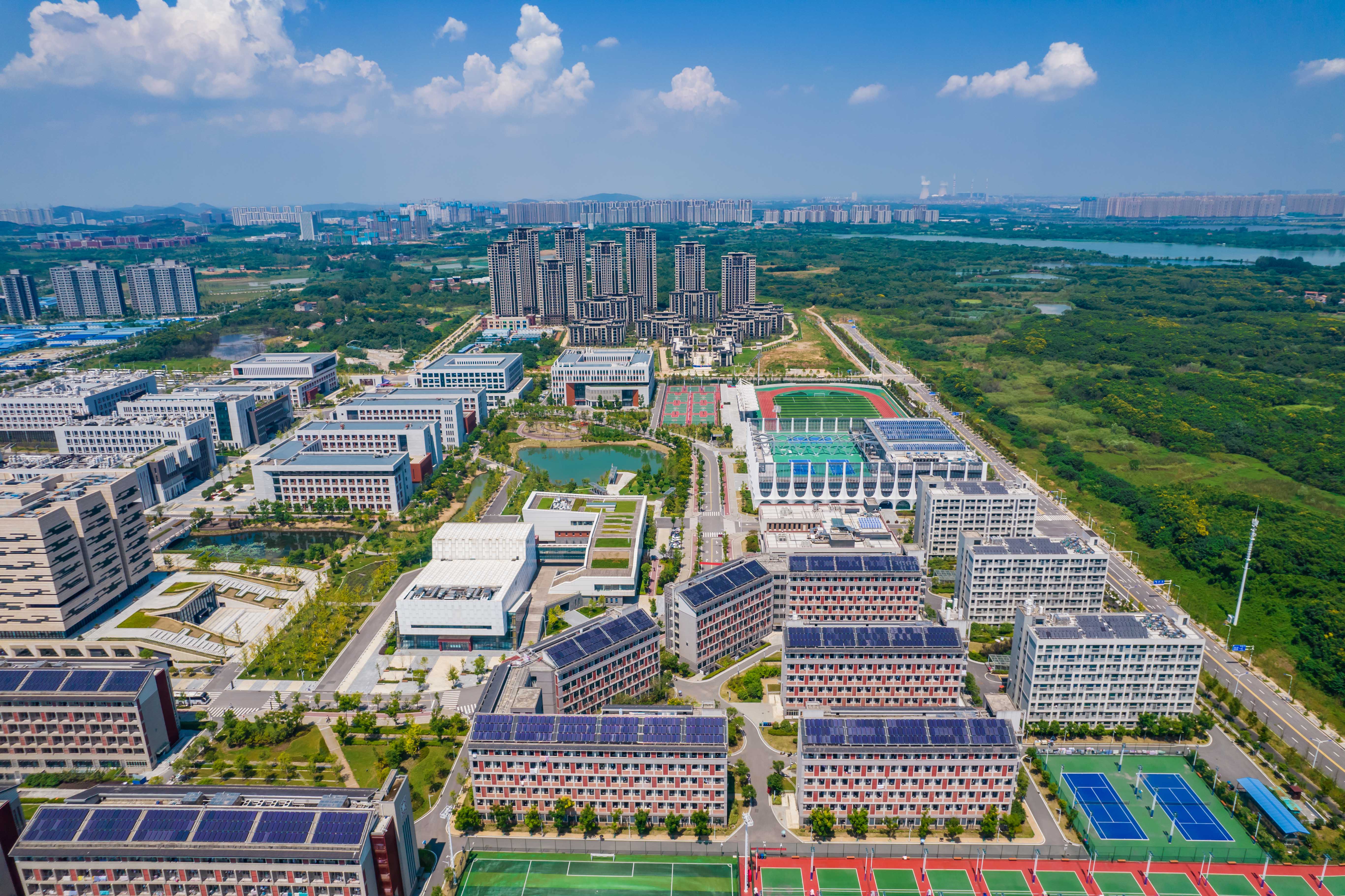 中国地质大学清洁能源热水项目.jpg